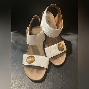 Taos Leather Footwear White and Brown Sandals